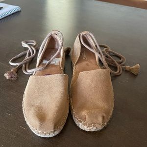 NWOT TOMS Espadrilles